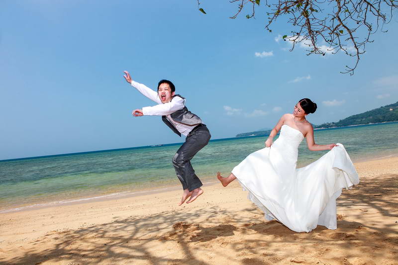 Our photographers are fun and creative, and know the best spots on Lipe to be a good backdrop for your wedding, honeymoon, pre-wedding, and marriage proposal - propose.